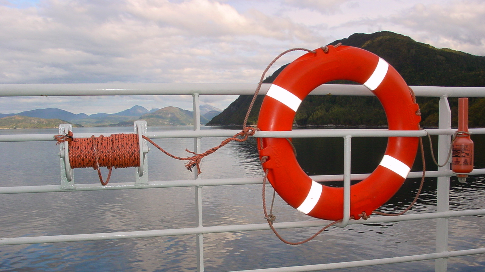 Reflective Tape for Maritime Safety: Essential Guide for Vessels and Offshore Use